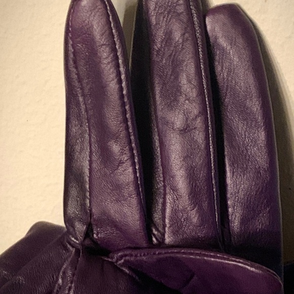 Ladies long purple gloves. Leather, silk lined. Fashion expressions. Size M. NWT - Picture 9 of 10